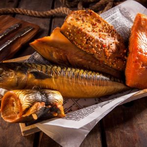 Piratenkiste - 800g gemischter Räucherfisch