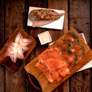 Präsent Spezialitätenplatte 500g mit Sahne-Meerrettichsauce 50g«