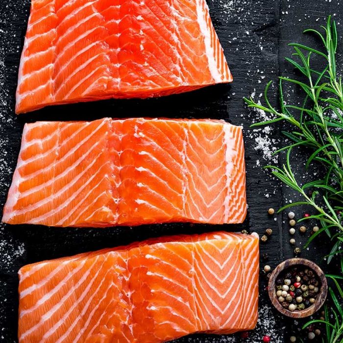 Lachsfilet Stücke - frisch - mit Haut, 500g